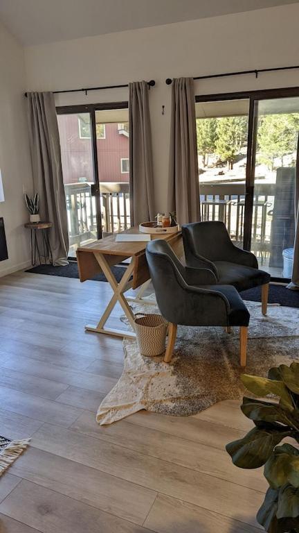 Cozy Condo Walking Distance To Village And Gondola W/ Pool/ Jacuzzi Sleeps 4. Mammoth Lakes Bagian luar foto