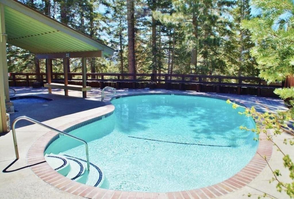 Cozy Condo Walking Distance To Village And Gondola W/ Pool/ Jacuzzi Sleeps 4. Mammoth Lakes Bagian luar foto