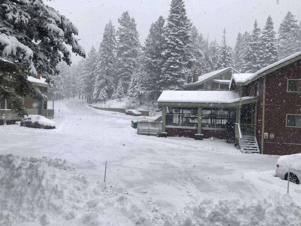 Cozy Condo Walking Distance To Village And Gondola W/ Pool/ Jacuzzi Sleeps 4. Mammoth Lakes Bagian luar foto